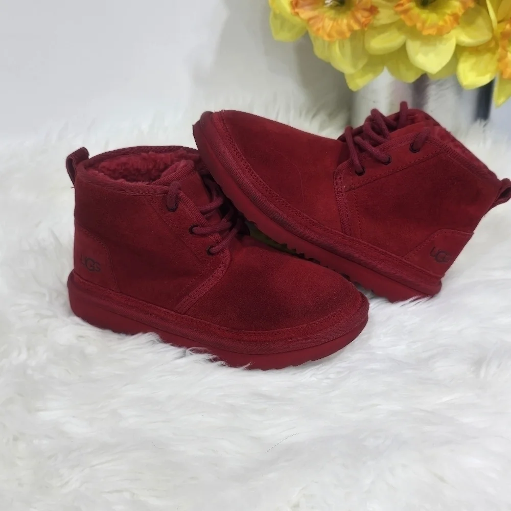 UGG Neumel Suede Lace Up Chukka Boots in Samba Red Size 2 Toddler